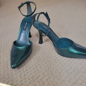 Stunning heel